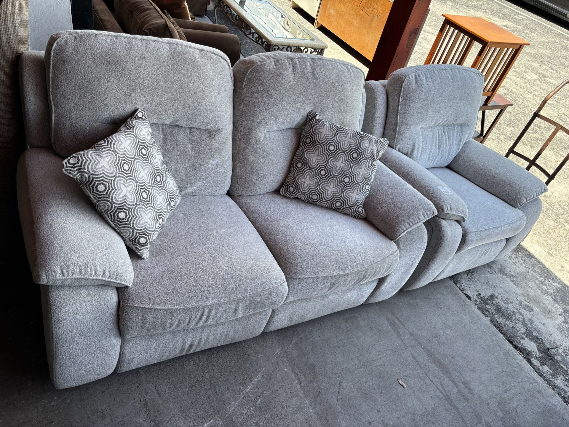 Loveseat ( Recliner ) & Recliner- DELIVERY INCLUDED
