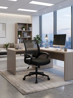 Black desk chair