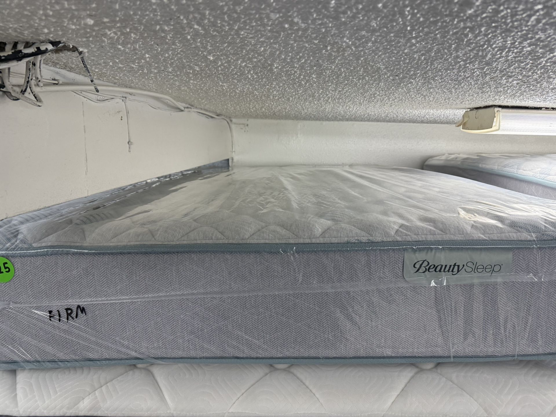 FULL SIZE SIMMONS BEAUTYSLEEP (FIRM) MATTRESS & BOX SPRING BED SET