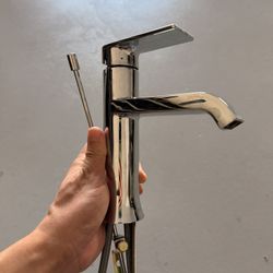 Moen Used Faucetx4 Sets Very Good Condition 