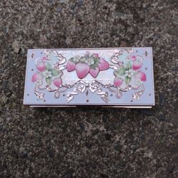 Eyeshadow Pallets And Brushes Must Go Now!!