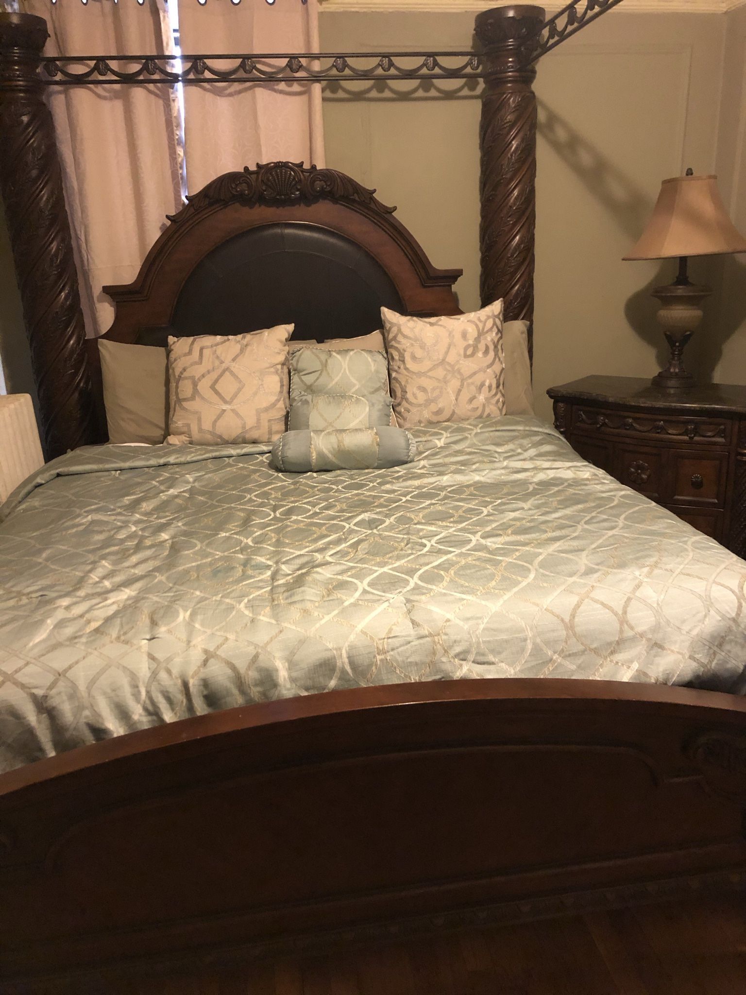 Ashley Furniture, North Shore Póster Bed W/ Canopy, Dark Brown, King