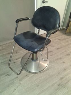 Hydraulic Salon Barber Chair original to the 50s 60's
