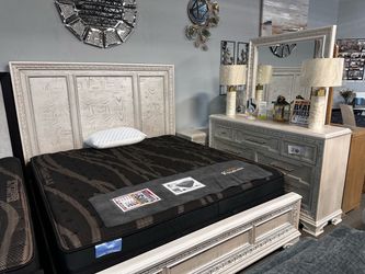 Beautiful White Wood Bedroom Set! 🩷🚨✨