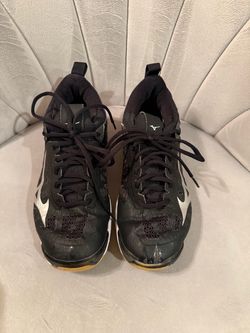 Mizuno Volleyball Shoes - size 7