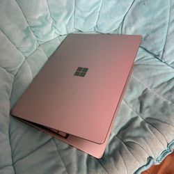 Microsoft Surface Ultra 2024 Laptop