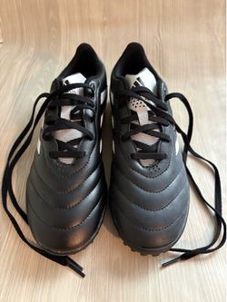Turf Soccer Shoes/Para césped artificial