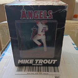 Los Angeles Angels of Anaheim Mike Trout climbing the wall Figurine  SGA