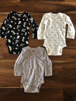 Brand New NEVER WORN 3 onesies (long sleeve 12 months)