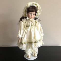 Design Debut Suzanna Porcelain Doll 16in Handcrafted Hand Painted Vintage 1990