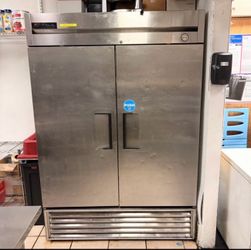True Manufacturing double-door commercial reach-in refrigerator $500