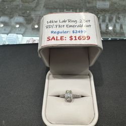 14kw Emerald Cut Diamond Ring 