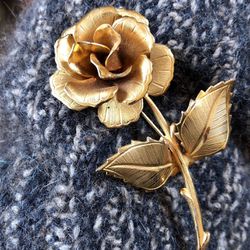 Vintage Gold Tone Rose Pin 