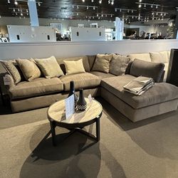 Sectional With Chaise 
