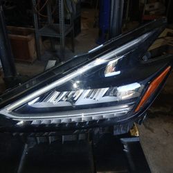 Nissan Murano Left Headlight
