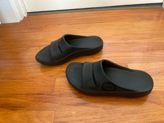 OOFOS SANDALS