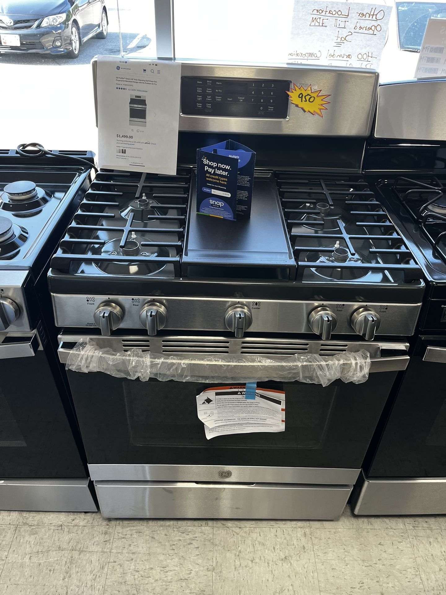NEW GE 30in. Self-Clean 5-Burner With Griddle In Gas Range