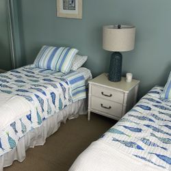 Bedroom Set With Lamps, 2 Twins Beds