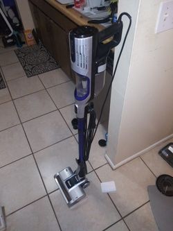 Shark Ultralight Pet Corded