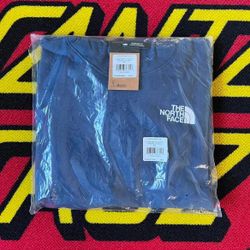 -Mens The North Face box pullover hoodie brand new unopened