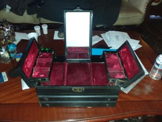 Antic jualry box