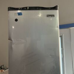 Brand new scratch and dent Small Apartment refrigerator