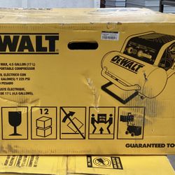Dewalt HEAVY-DUTY 225 PSI MAX, 4.5 GALLON (17 L) ELECTRIC WHEELED PORTABLE COMPRESSOR