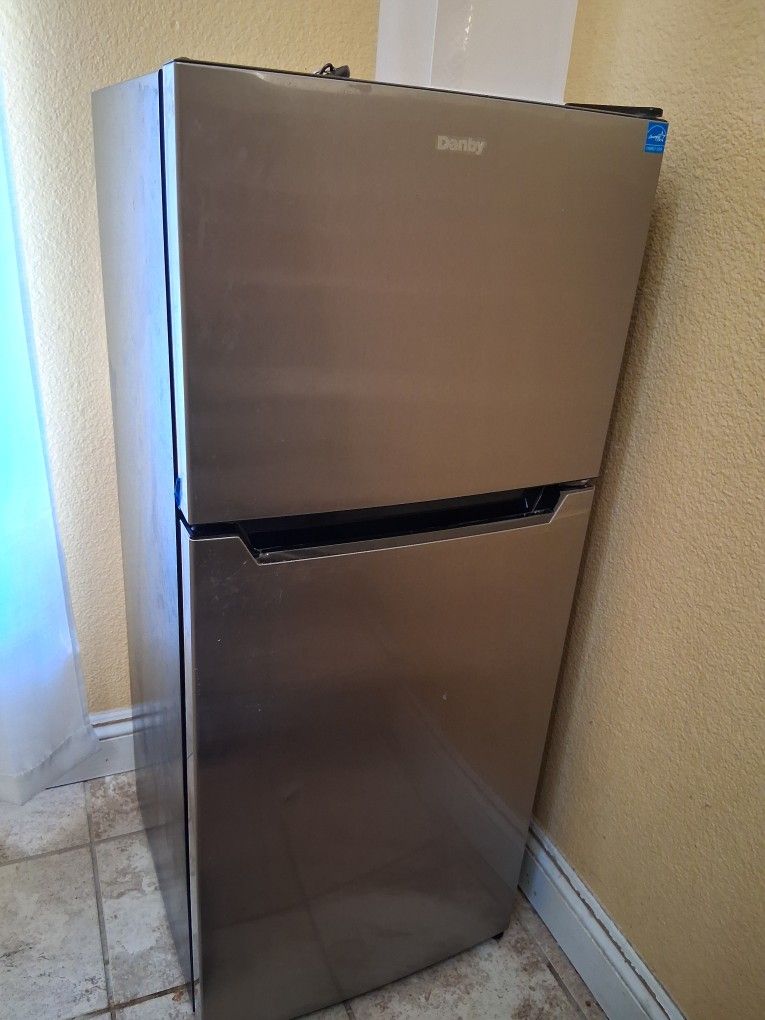 mini refrigerator 