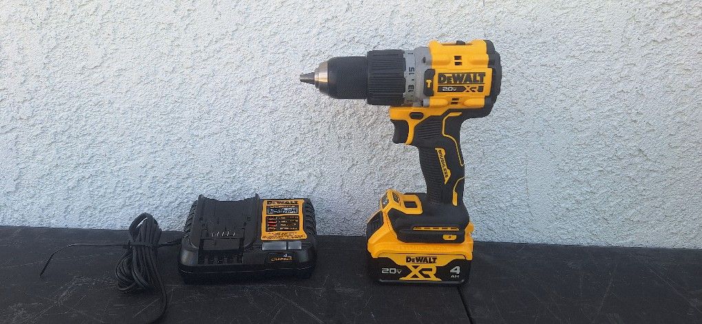 Hammer Drill Dewalt With Battery 4ah And Charger