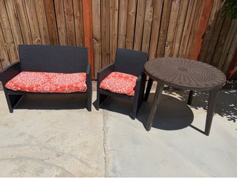 PATIO CHAIRS AND COMPAMIA RONDA RESIN ROUND DINING TABLE 37”x37”x29”