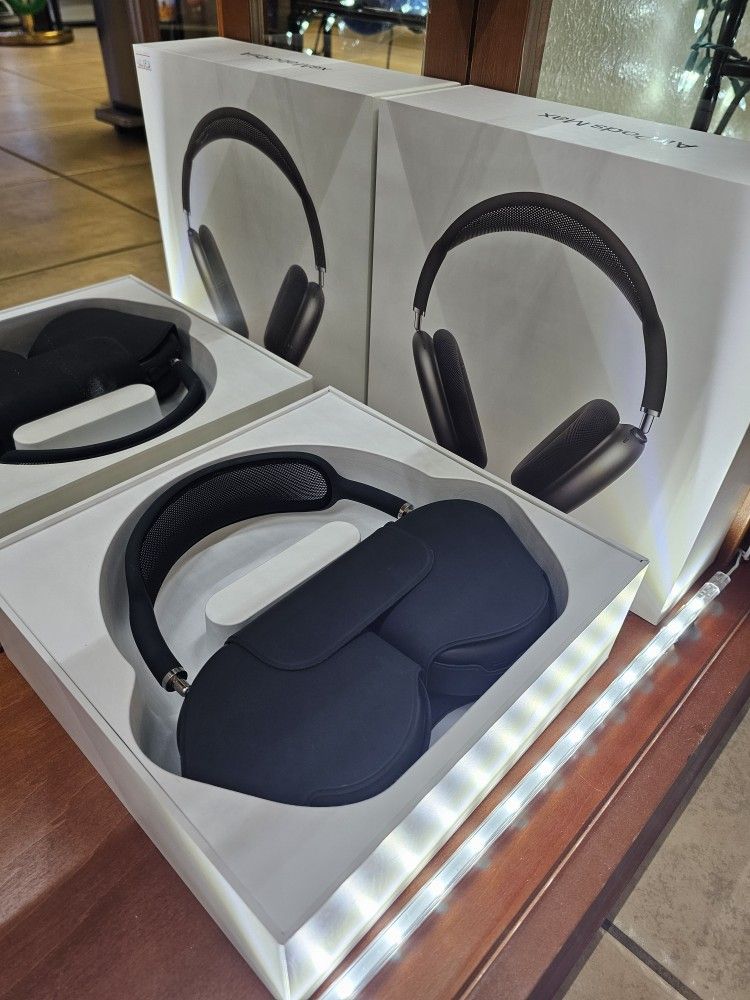 Brand NEW Open Box Space Gray Apple AirPods Max ($300.00 w/Shipping) ($250.00 W/O Shipping PICK UP ONLY)