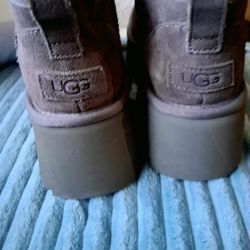 SIZE 7 Women's Uggs  New  With Tag  ..