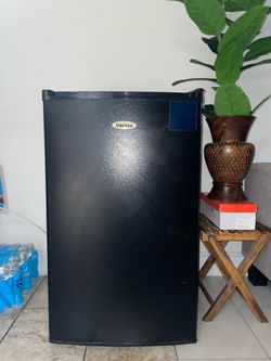 Mini fridge