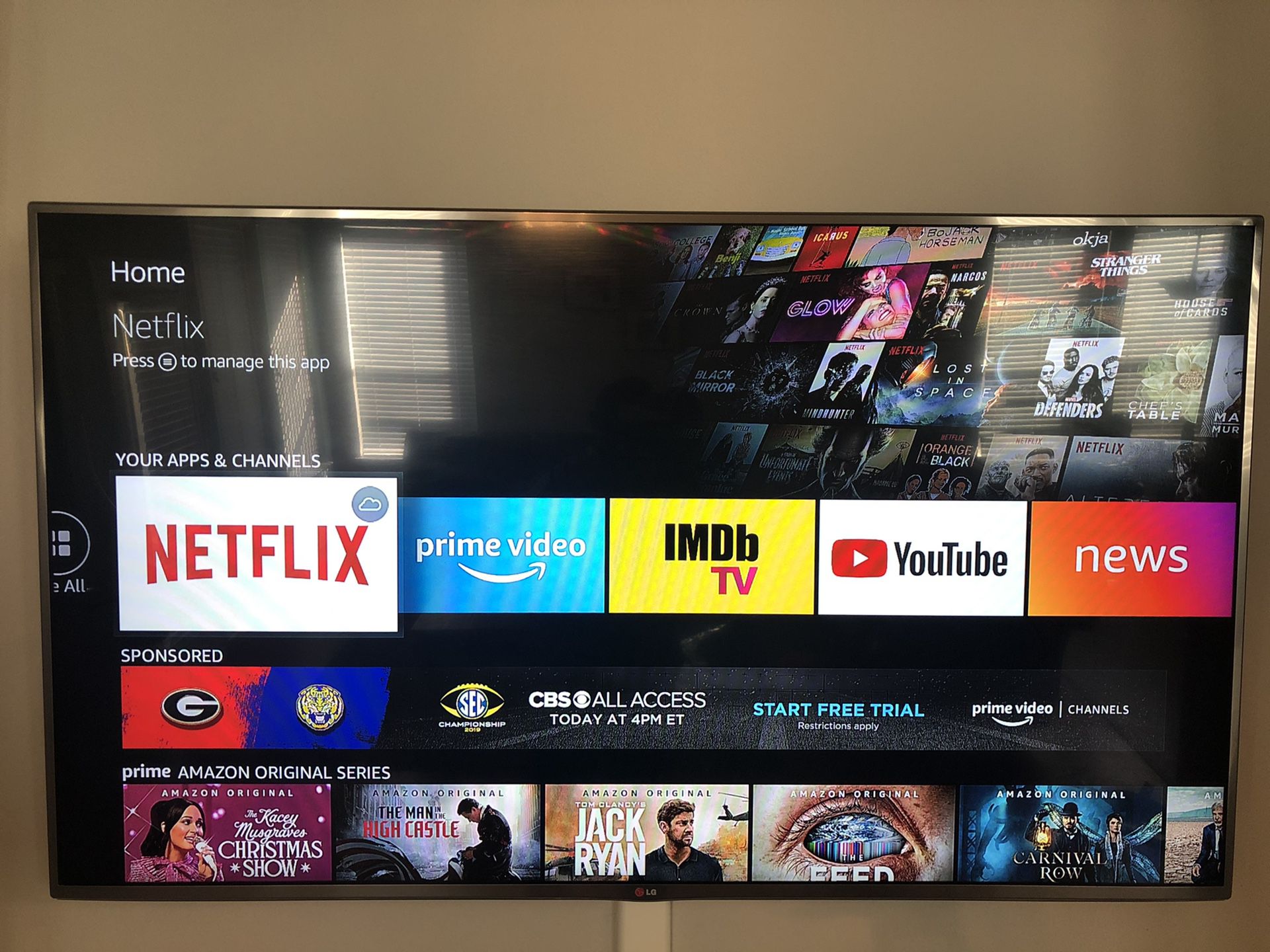 Used LG 60 inch Smart TV 1080p with wall mount