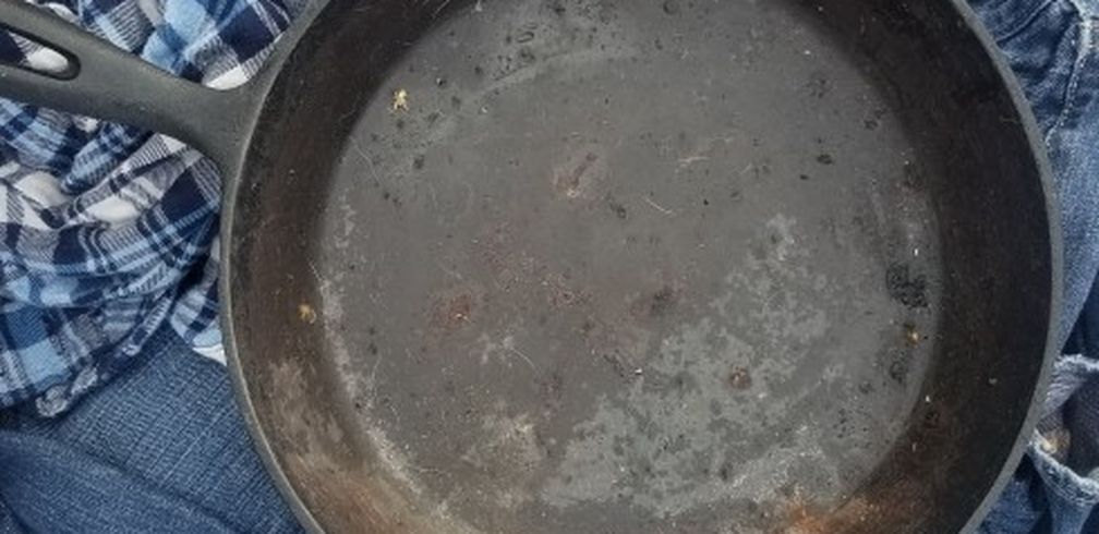 Old Cast Iron Pan. 5 Bucks.