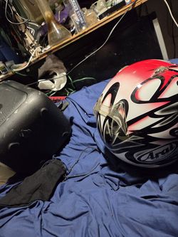 Vintage 02’ Arai Quantum f Full Face Helmet/Clear & Dark Visors/Tribal/Size medium
