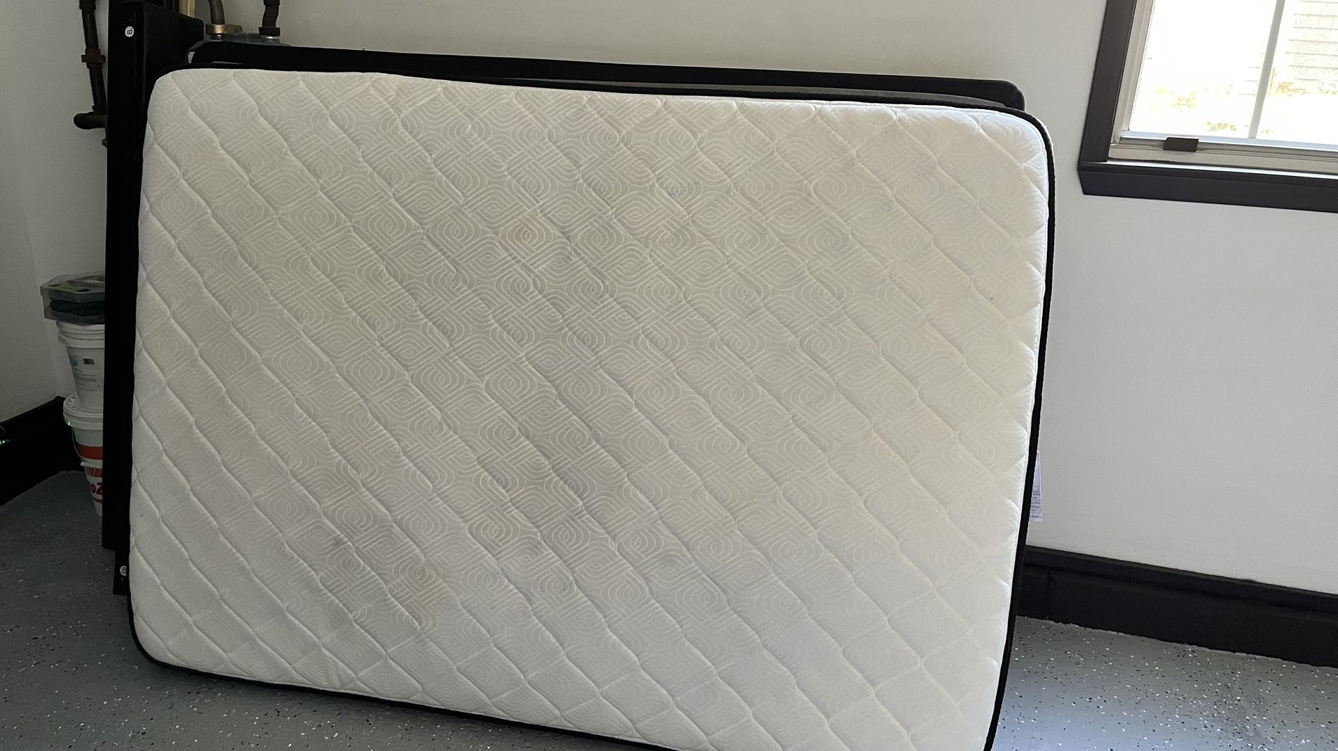 Full Size Mattress & Bedspring