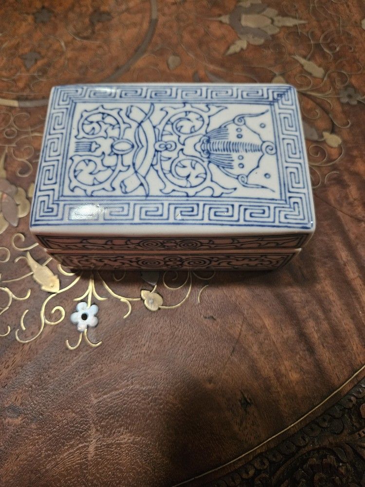 Chinese Blue And White Ink Porcelaine Box