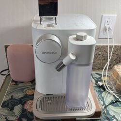 DeLonghi Espresso Coffee Maker Gran Lattissima White