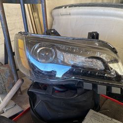 Right Side Srt Headlight For Chrysler 300