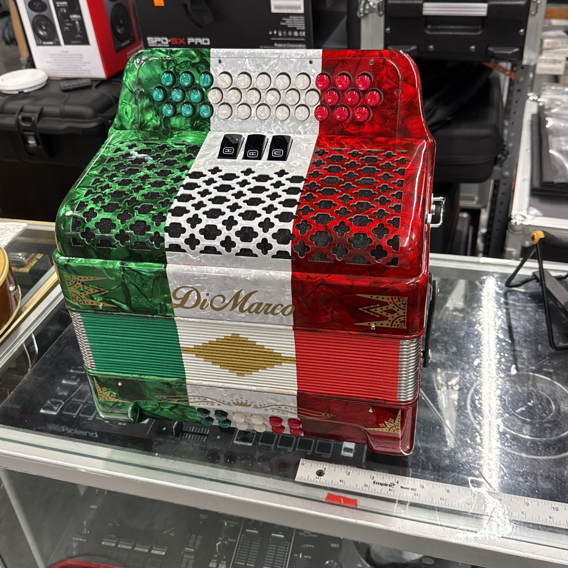 Acordeón 34 Botones Con Estuche Y Correas Tri Color