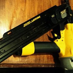 DeWALT DW325PT Framing Nailer 30 degree