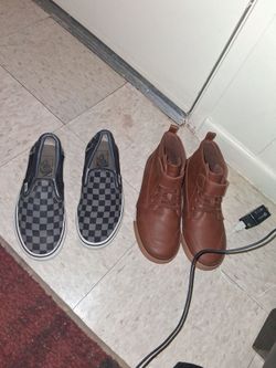 2 pares de tennis de nin̈o size #5,5 y #4