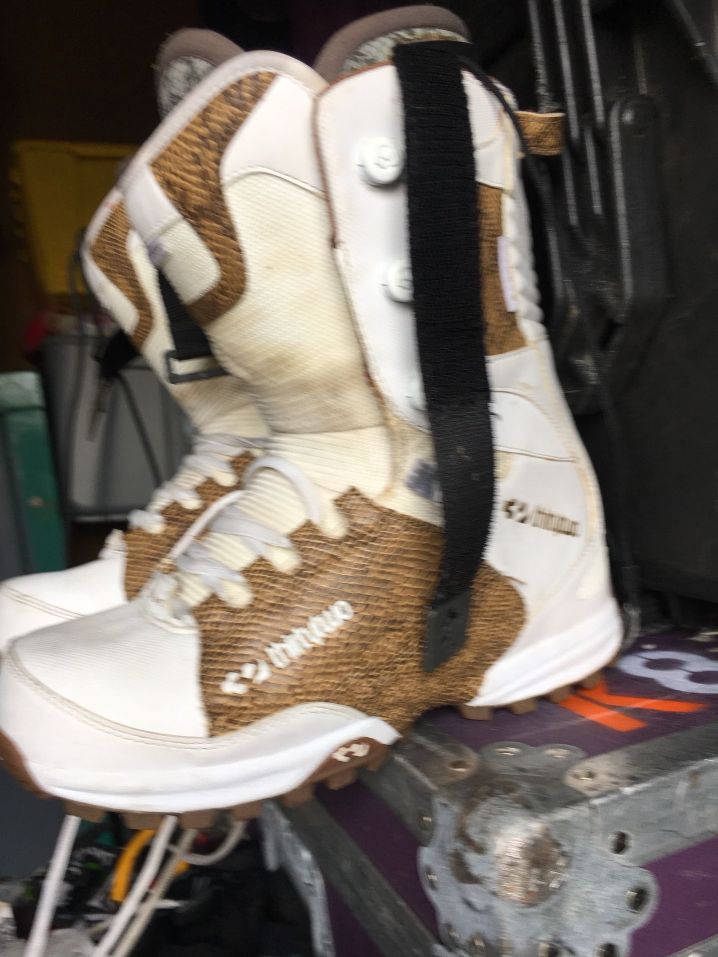 Boarding boots 9