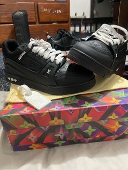Lv trainer shose size 9,5