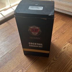 Cocktail Shaker/Bartender Set