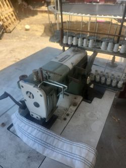 Sewing matchine (MAKE AN OFFER)
