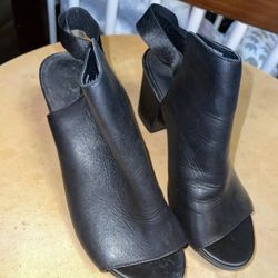 Kenneth Cole Reaction Black Booties