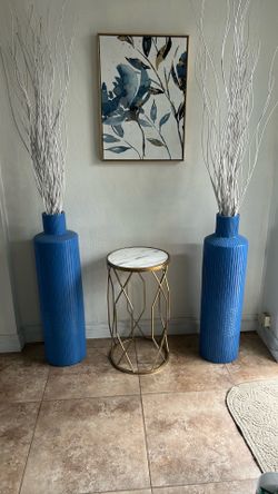 End table gold trim with white/gray top