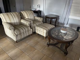 LIVING ROOM SET MUST SEE BEAUTIFUL DETAIL